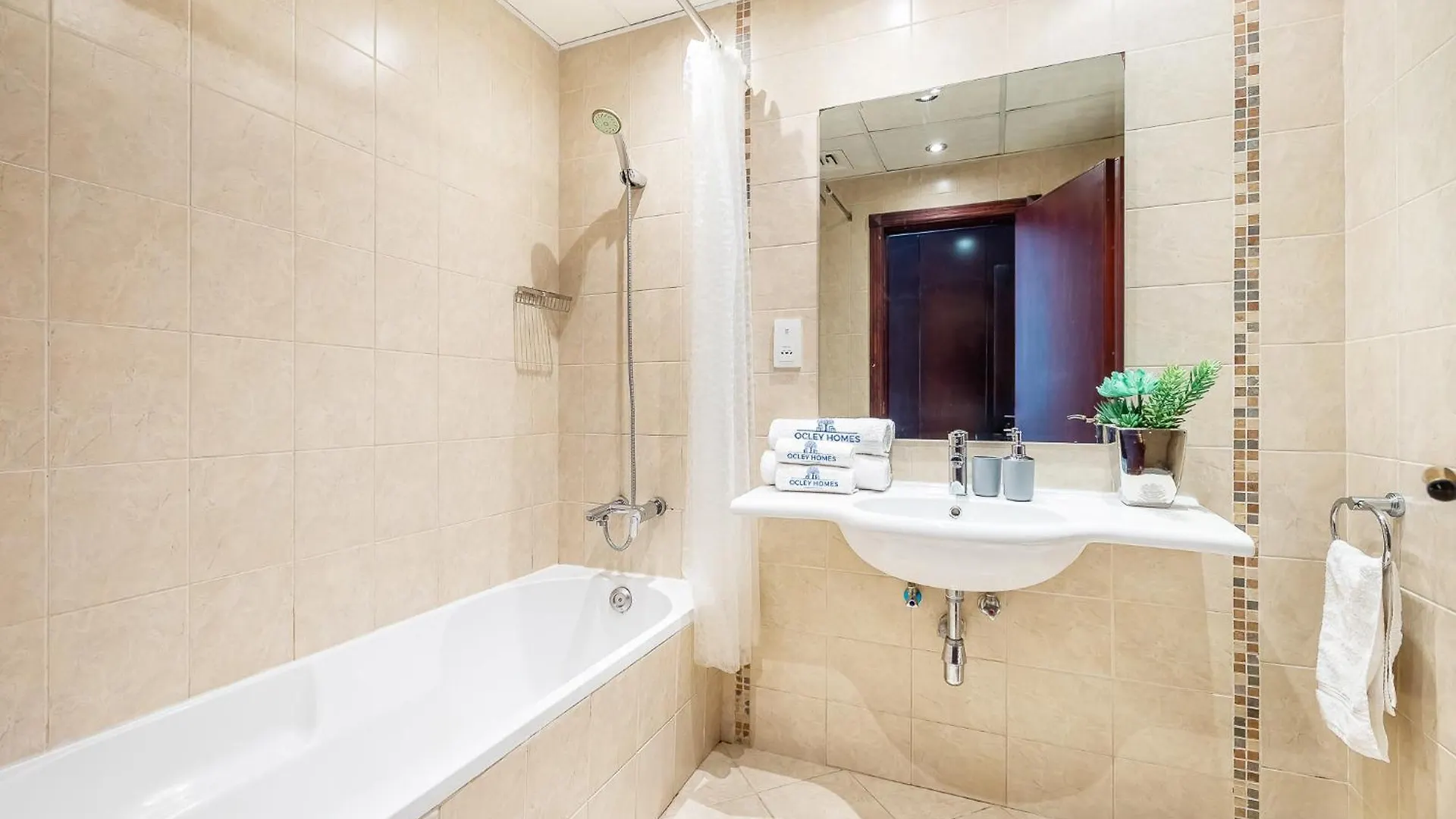 Extra Spacious Home With Stunning Marina Views Dubai 0*,
