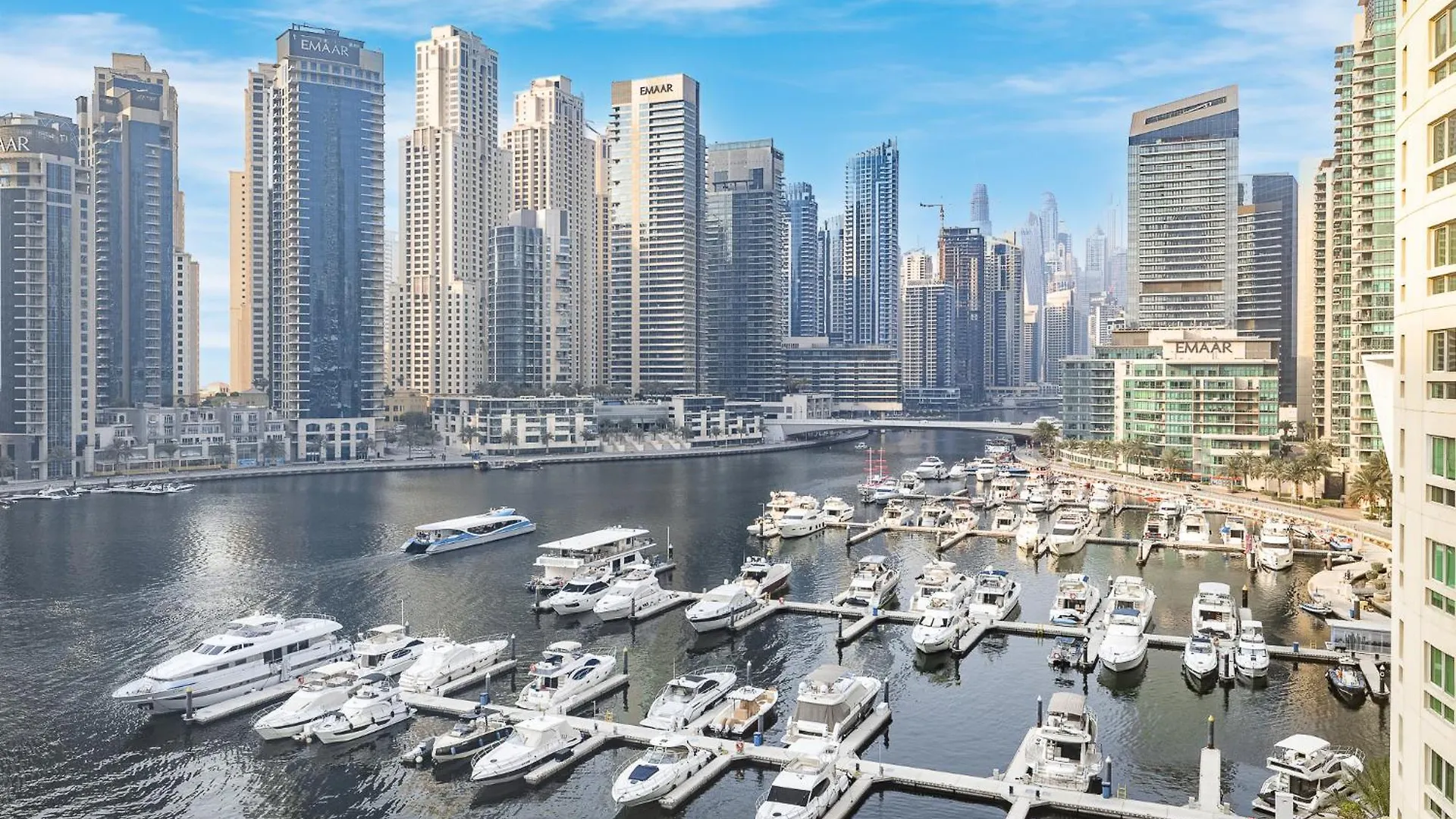 Extra Spacious Home With Stunning Marina Views 두바이 아파트